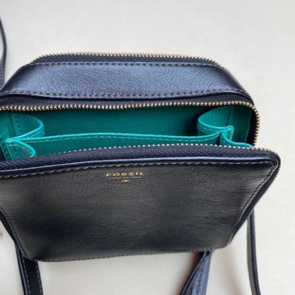 Fossil Crossbody Bag - Picture 5 of 6